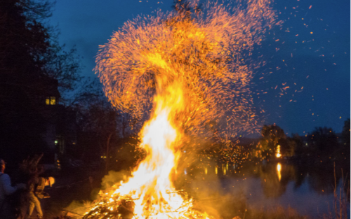 Materialanlieferung für Osterfeuer