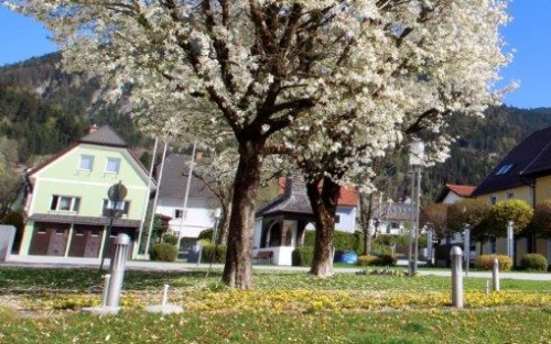 Maiandacht bei der Kapelle am Hauptplatz Stainach
