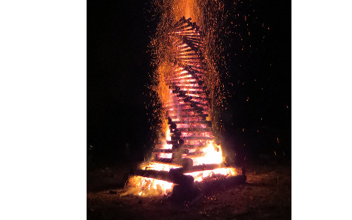 Osterfeuer der evang. Kirche Kukmirn