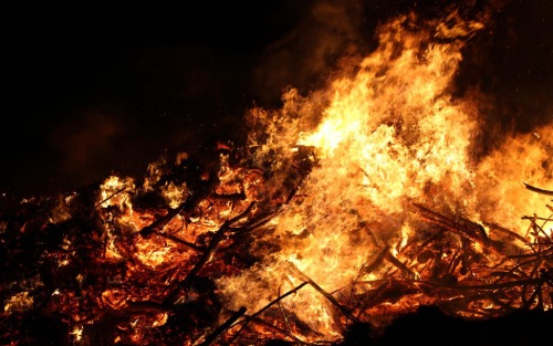 Osterfeuer-Melde-Formular und Brandschutzhinweise für Brauchtumsfeuer 2025