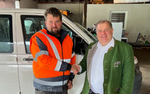 Stephan Pilgram unterstützt unsere Bauhofmitarbeiter