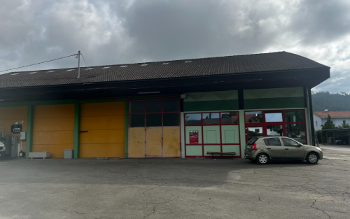 Achtung - Sperre Lagerhaus und Dorfplatz