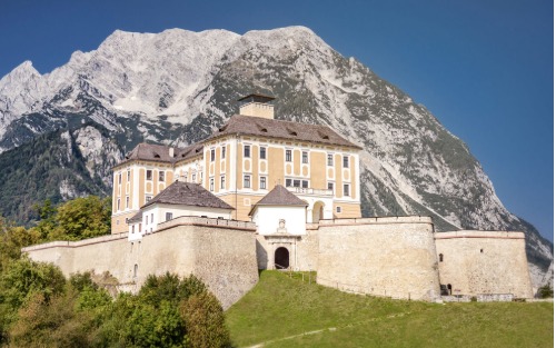Sommeryoga auf Schloss Trautenfels