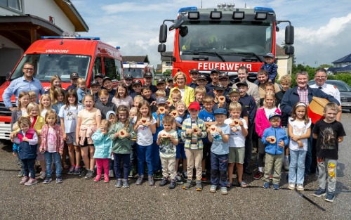 Landeshauptfrau besuchte die Kinder-Ferienspiele in Viehdorf