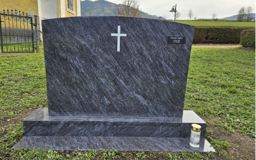 Urnenwiese am Friedhof in Irdning