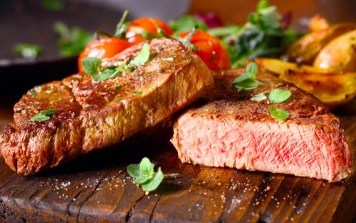 Weihnachtspunsch und Bratwurst