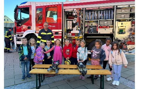 Lehrausgang der Volksschule Kukmirn zur Freiwilligen Feuerwehr am 19.9.2025 🚒🔥