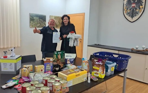 Tierfuttertafel im Gemeindeamt St. Michael i. O. – ein herzliches Dankeschön an den Verein Idefix!