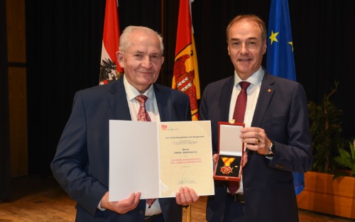 Landesauszeichnungen für verdiente Persönlichkeiten