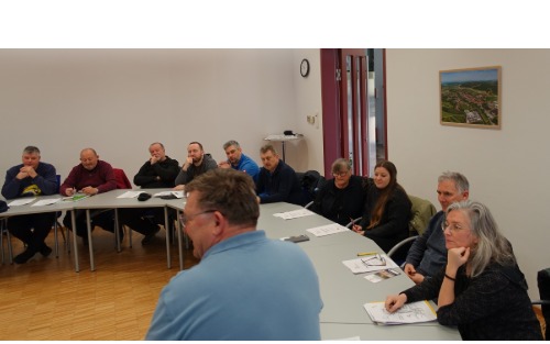 Obstbaumschnittkurs durch das Streuobstkompetenzzentrum Burgauberg-Neudauberg - Theorie und Praxis wurde den Teilnehmern nähergebracht