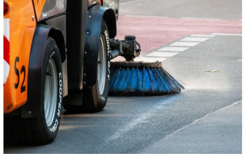Reinigung der Gemeindestraßen mittels Kehrmaschine