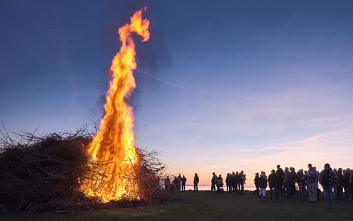 Information zum Thema Osterfeuer