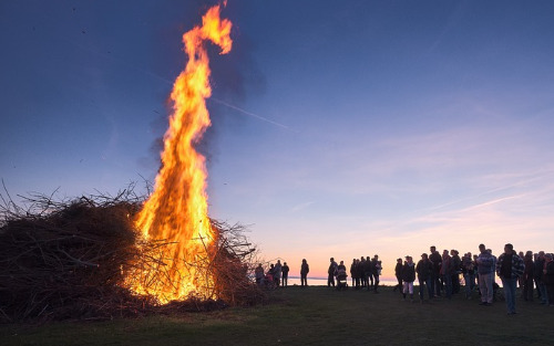Information zum Thema Osterfeuer
