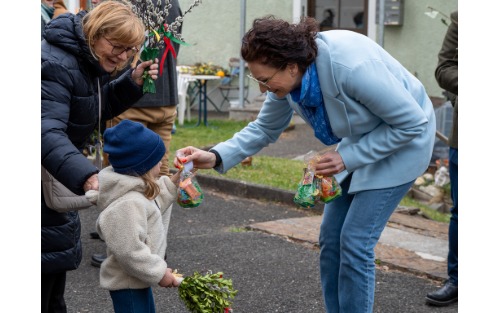 Strahlende Kinderaugen bei der Palmweihe