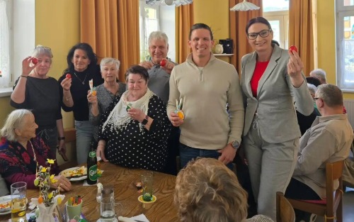 Ostergrüße im Vereinslokal überbracht