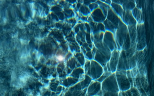 Gemeinsam Wasser fair nutzen - Poolbefüllungen koordinieren, Versorungungsspitzen vermeiden