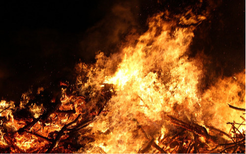 Information über das Abbrennen von Sommersonnwendfeuern