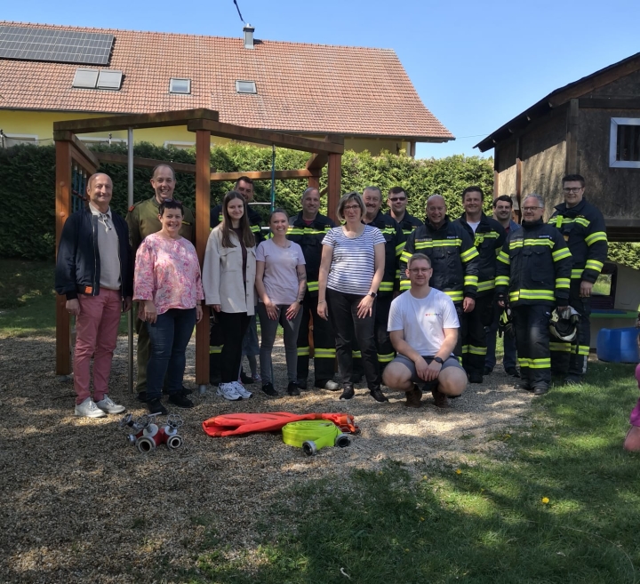 Feuerwehr und Polizei besuchten den Kindergarten