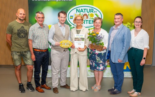 „Goldener Igel“ für ökologische Vorbildgemeinde Viehdorf