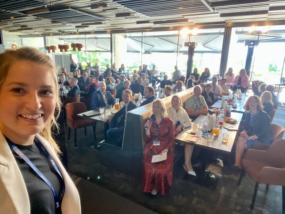Heute durfte unsere Viktoria Kump im Rahmen des PeopleConnect-Kundenevents 🎤unseres Partnerunternehmens Comm-Unity EDV …