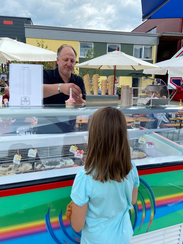 Zur Abkühlung gibt es für die Kinder auch das leckere “MurtalEis“ aus St. Georgen/Judenburg! 🍦😁