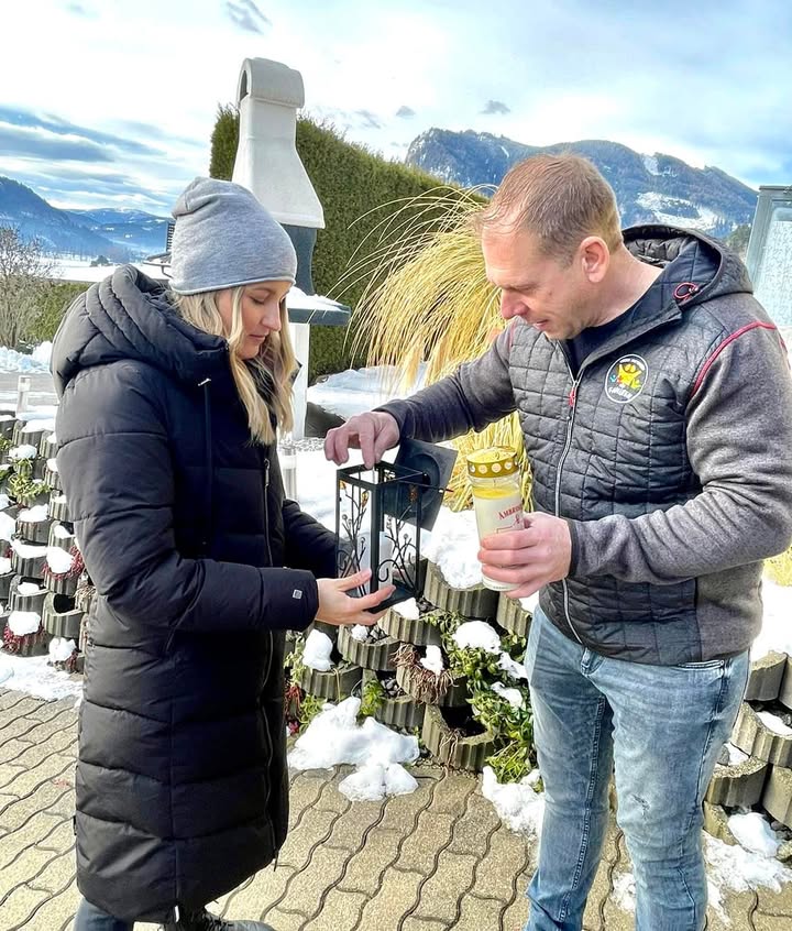 Möge das Licht der festlichen Jahreszeit nicht nur unsere Herzen, sondern die ganze Welt erhellen. 🕯️💫 Lasst uns das Fr…