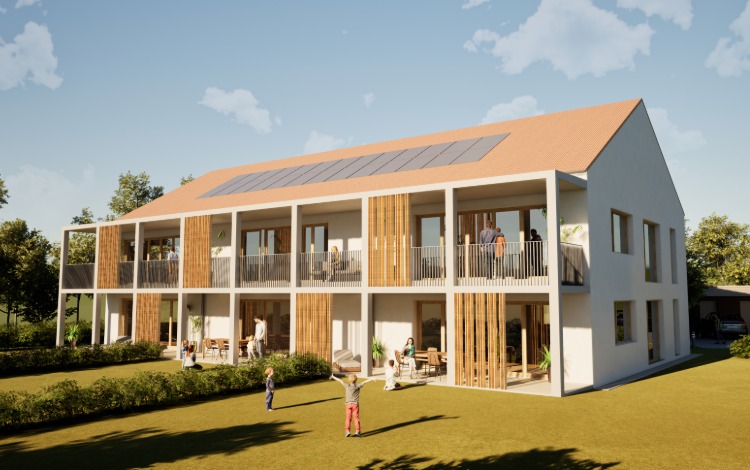 Neubau mit Solaranlage und Balkonen in Österreich, Personen auf Balkonen und im Garten