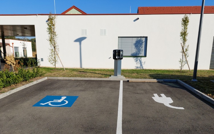 E-Ladestation beim Pflegestützpunkt Minihof-Liebau