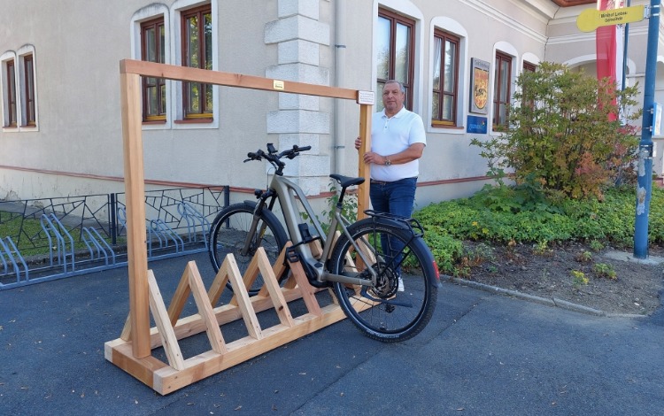 Neuer Fahrradständer beim Gemeindeamt