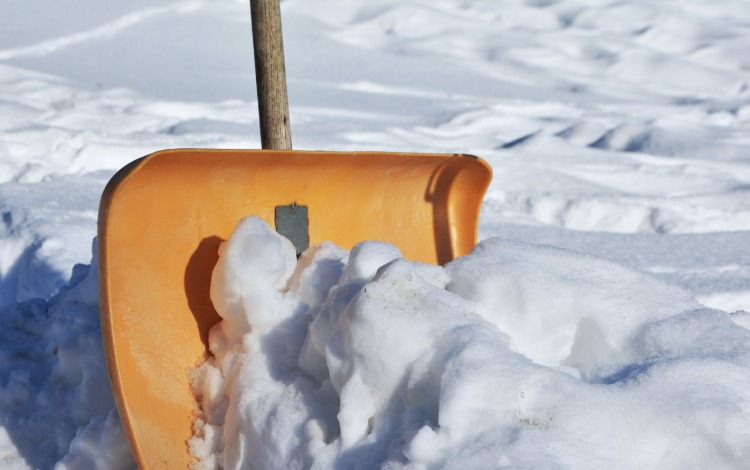 Gesetzliche Anrainerverpflichtungen im Winterdienst