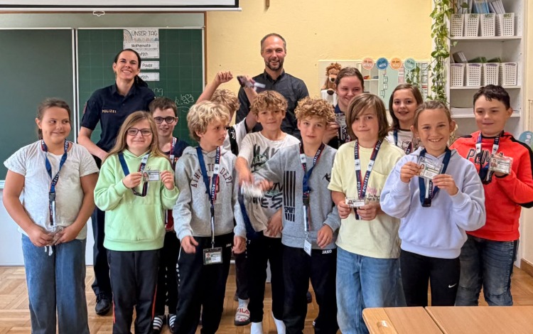 Erfolgreicher Abschluss der Radfahrprüfung in der 4. Klasse der Volksschule